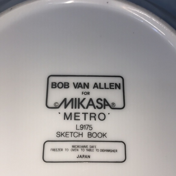 Mikasa Sketchbook 9" Bowls 4 total. - Picture 3 of 4